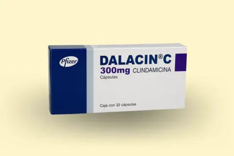 Opakowanie Dalacin C 300mg z klindamycyną, antybiotyk na ból ucha i zębów.