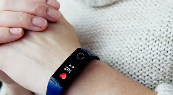 Opaska monitoruje tętno 102 BPM. Zastanawiasz się, jak wysoki puls jest niebezpieczny?