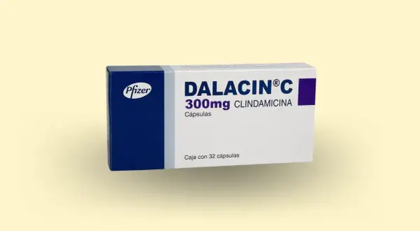 Opakowanie Dalacin C 300mg z klindamycyną, antybiotyk na ból ucha i zębów.