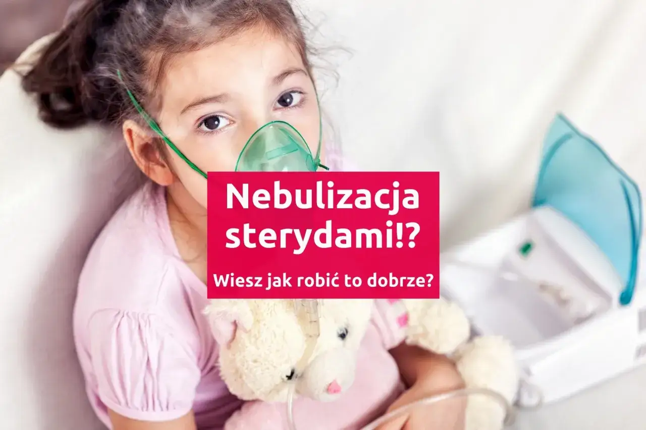 Dziewczynka z maską nebulizatora na twarzy, przytulająca misia. Obok stoi inhalator. Czy wiesz, jak prawidłowo stosować nebbud do inhalacji?