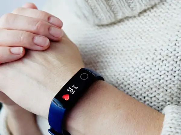 Opaska monitoruje tętno 102 BPM. Zastanawiasz się, jak wysoki puls jest niebezpieczny?